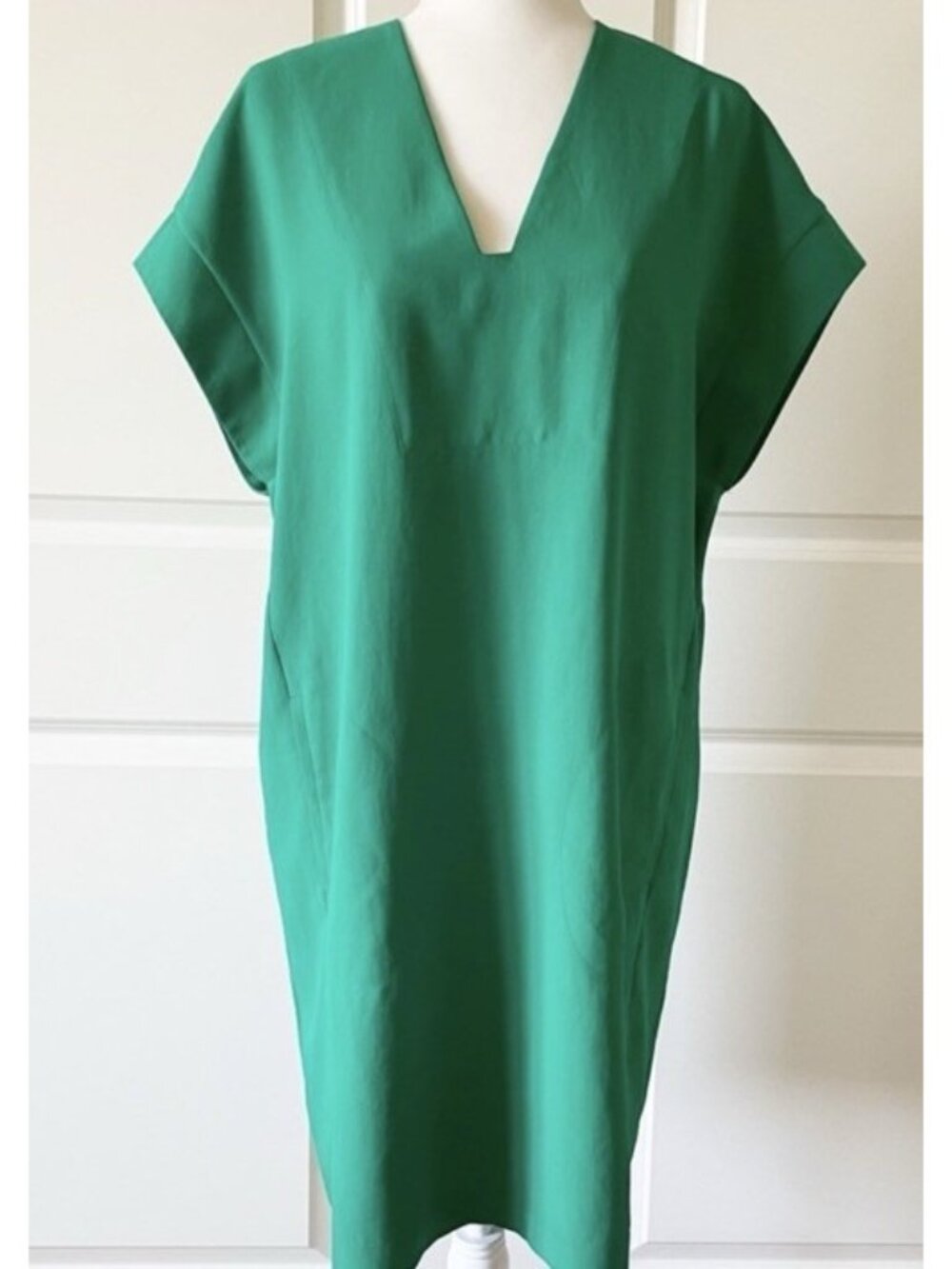 VINCE green popover short shift dress v-neck M designer oversized solidcore